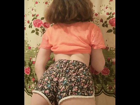 ❤️ Jeune fille sexy se déshabillant devant la caméra. Vidéo de sexe at us ❌