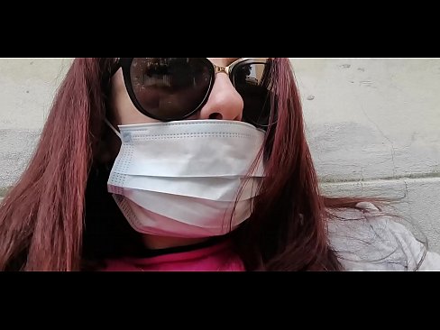 ❤️ Nicoletta se venge de son voisin et pisse dans son garage (Spécial Covid19 Quarantaine italienne) Vidéo de sexe at us ❌